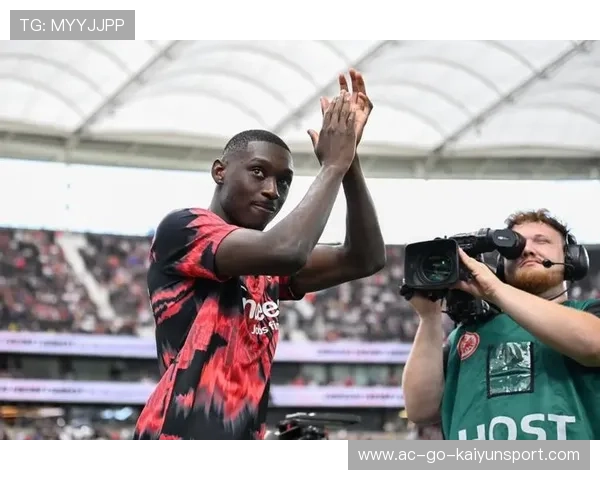 巴黎前场配合太顺畅，姆巴佩彻底放飞，巴黎引进姆巴佩花了多少钱